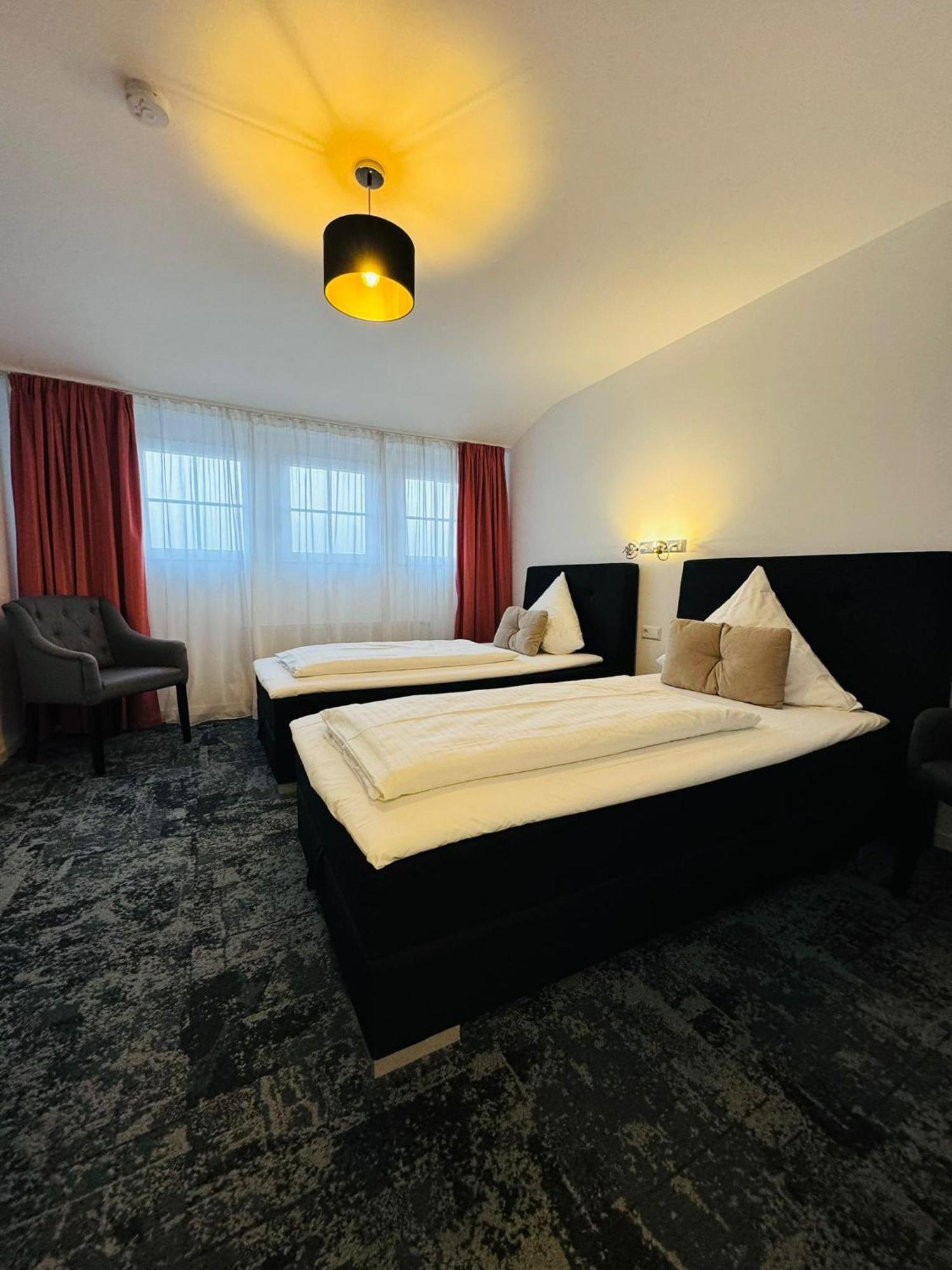 โฮเทล เฮาส์ อัม เซ Hotel ซินส์ไฮม์ ห้อง รูปภาพ